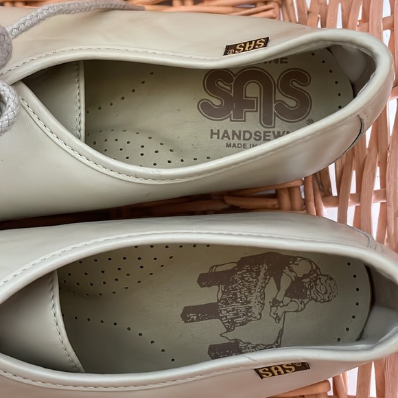 SAS Genuine Handsewn  8.5 Narrow Lace Up Shoes Featuring Soft Step Heel - Picture 4 of 4
